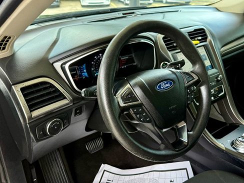 Used 2020 Ford Fusion SE image 7