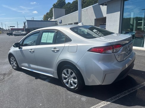 Used 2023 Toyota Corolla LE image 2