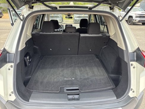 Used 2021 Nissan Rogue SV image 34