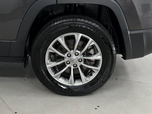 Certified 2022 Jeep Cherokee Latitude Lux image 34