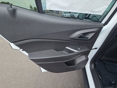 New 2025 Chevrolet Trax LT w/ LT Convenience Package image 31