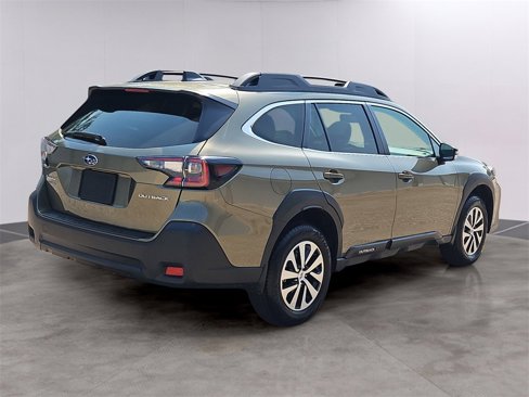 Used 2024 Subaru Outback Premium image 4