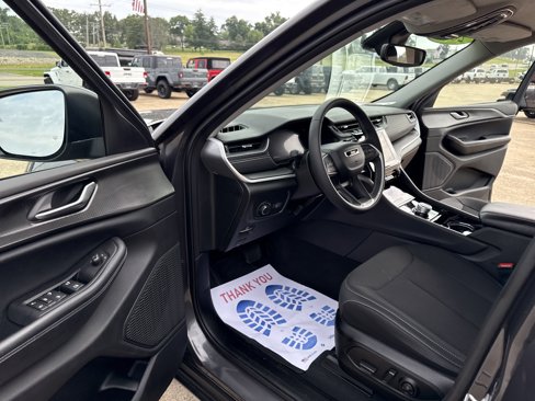 Used 2023 Jeep Grand Cherokee Laredo image 10