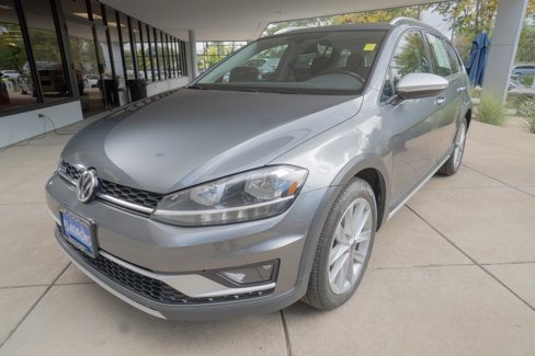 Used 2018 Volkswagen Golf Alltrack SE image 3