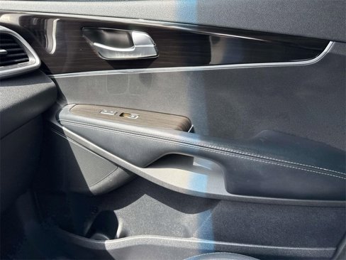 Used 2019 Kia Sorento LX image 25