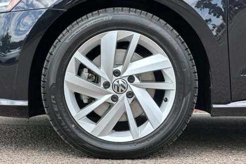 Used 2018 Volkswagen Passat 2.0T SE image 24