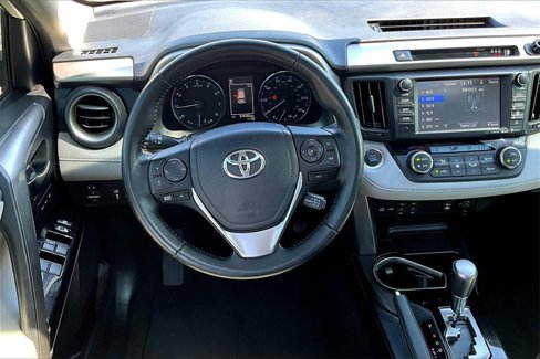 Used 2018 Toyota RAV4 Limited image 8