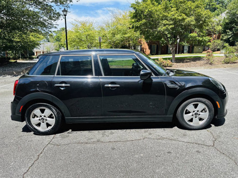 Used 2022 MINI Cooper 4-Door Hardtop w/ Storage Package image 15