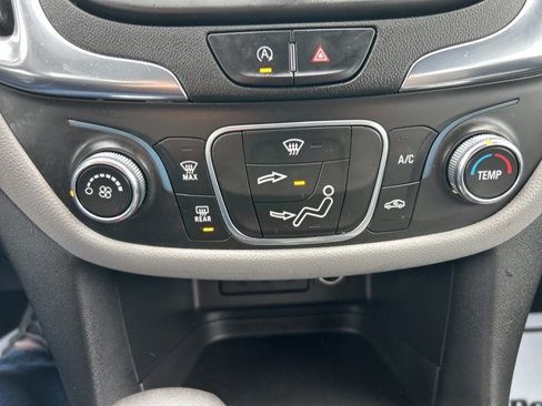 Used 2022 Chevrolet Equinox LS image 10