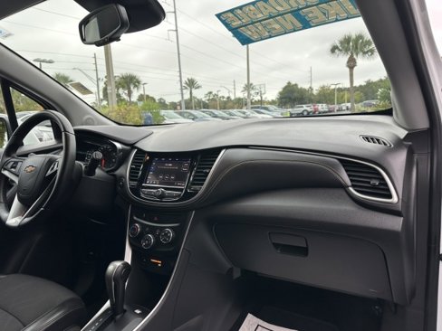 Used 2021 Chevrolet Trax LT w/ LT Convenience Package image 25