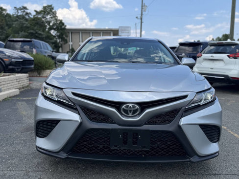 Used 2020 Toyota Camry SE image 3