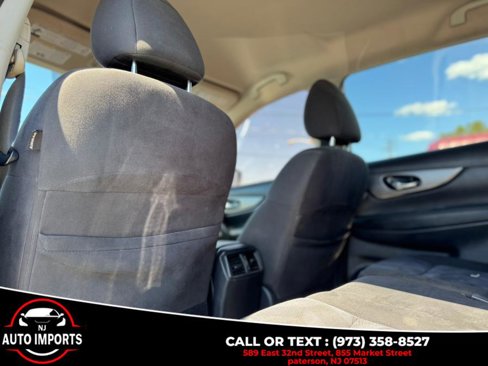 Used 2016 Nissan Rogue SV image 17