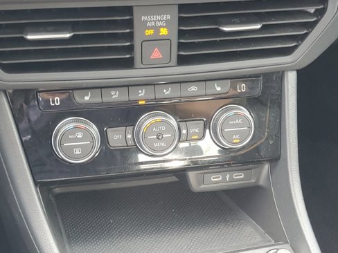 Used 2024 Volkswagen Jetta SE image 21