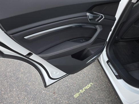 Used 2022 Audi e-tron Premium Plus w/ Premium Plus Package image 50