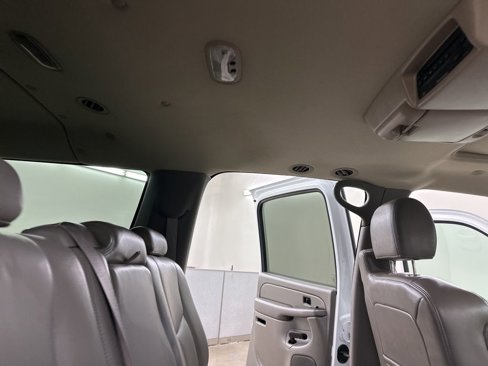 Used 2005 Chevrolet Suburban LT w/ Preferred Equipment Group image 29
