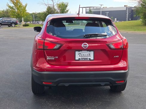 Used 2018 Nissan Rogue Sport S image 12