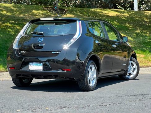 Used 2013 Nissan Leaf SV image 2