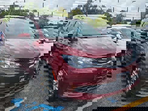 Used 2017 Chrysler Pacifica Touring w/ Tire & Wheel Group image 2