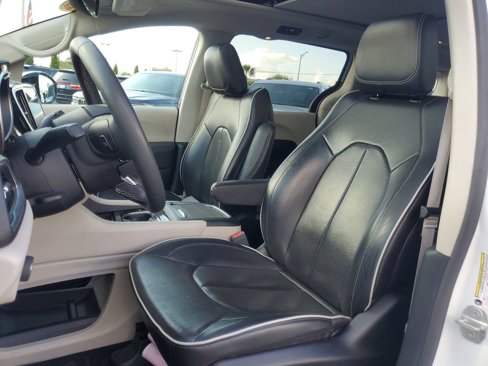 Used 2023 Chrysler Pacifica Limited image 4