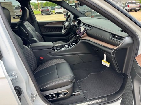New 2025 Jeep Grand Cherokee L Summit w/ Luxury Tech Group V image 27