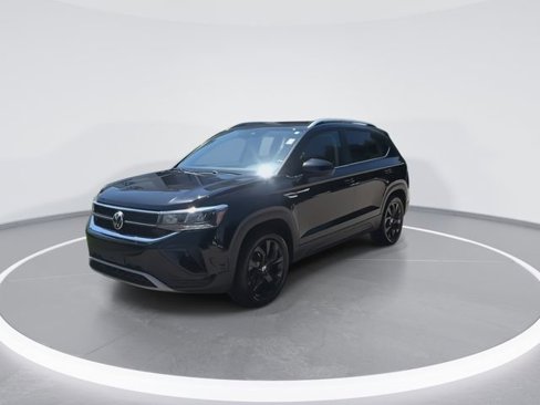 Certified 2022 Volkswagen Taos SE w/ IQ.Drive SE Package image 4