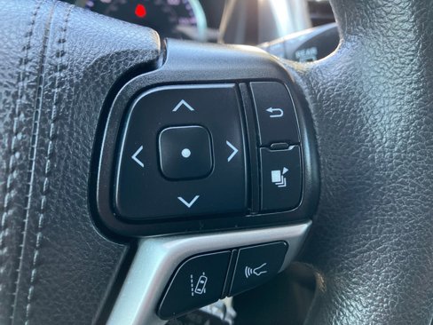 Used 2019 Toyota Highlander LE w/ Phone Cable & Charge Package image 19