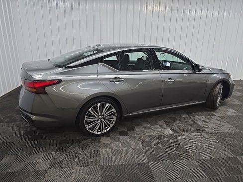 Used 2023 Nissan Altima 2.5 SL image 3