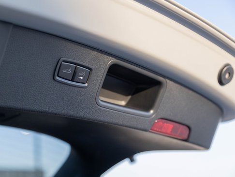 Certified 2022 Porsche Macan image 30