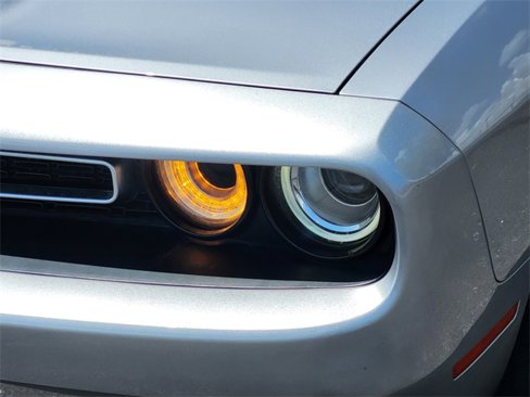 Used 2018 Dodge Challenger SXT image 5