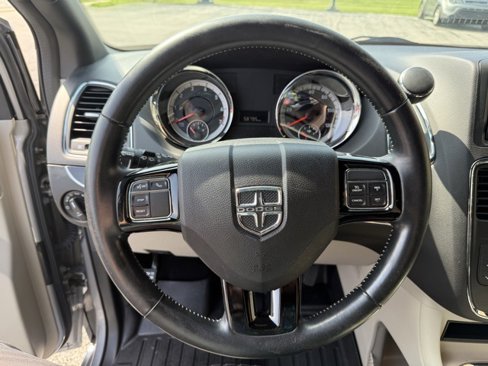 Used 2020 Dodge Grand Caravan SXT image 27