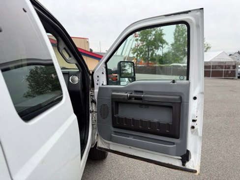 Used 2011 Ford F250 XLT w/ Snow Plow Prep Pkg image 24