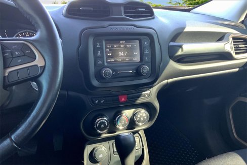 Used 2017 Jeep Renegade Latitude w/ Cold Weather Group image 9