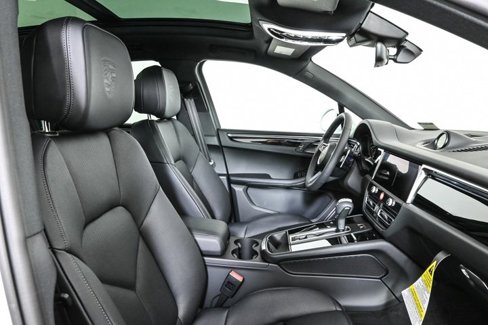 Certified 2025 Porsche Macan image 23