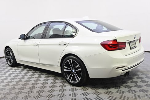 Used 2018 BMW 330i xDrive Sedan w/ Convenience Package image 3