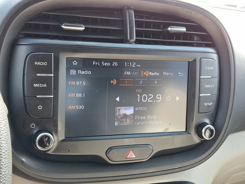 Used 2022 Kia Soul LX image 15