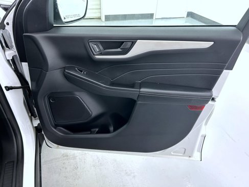 Used 2022 Ford Escape SE w/ Cold Weather Package image 16