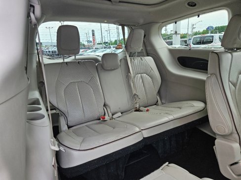 Used 2020 Chrysler Pacifica Limited image 12