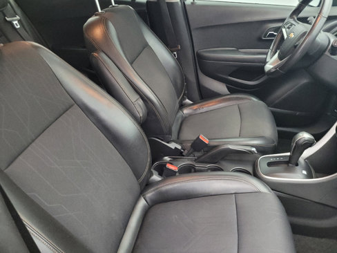 Used 2022 Chevrolet Trax LT w/ LT Convenience Package image 21