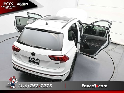 Used 2022 Volkswagen Tiguan SE R-Line image 38