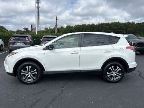 Used 2018 Toyota RAV4 LE image 10