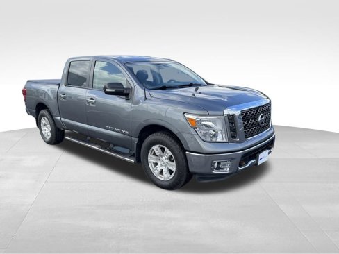 Used 2018 Nissan Titan S image 7