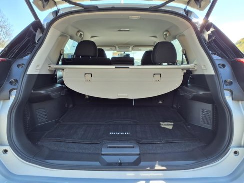 Used 2018 Nissan Rogue SV w/ Premium Package image 6