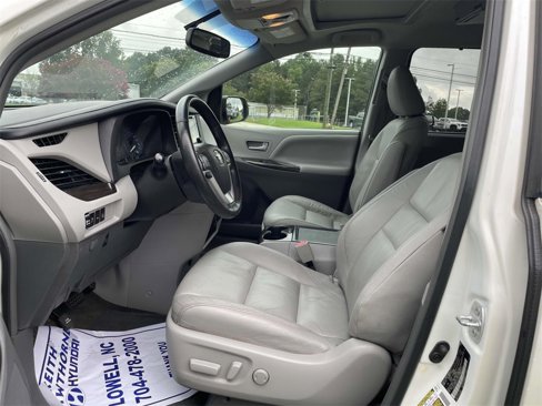 Used 2016 Toyota Sienna XLE image 16