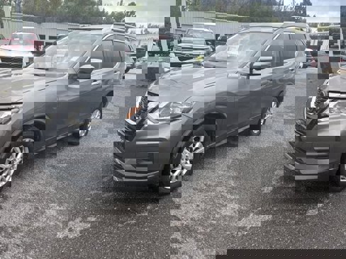 Used 2019 Nissan Rogue SV image 2