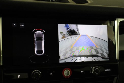 Certified 2025 Porsche Macan image 17