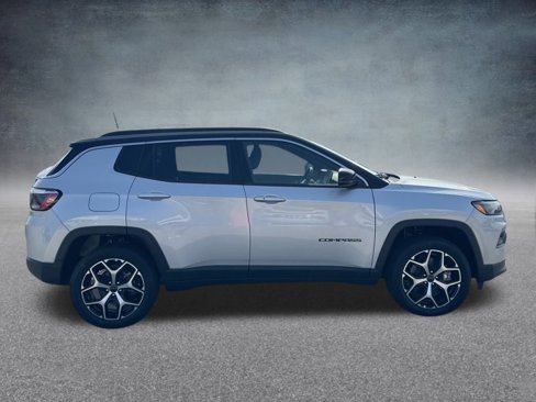 New 2025 Jeep Compass Limited image 4