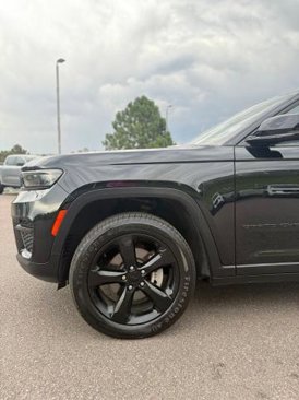 Used 2023 Jeep Grand Cherokee Altitude image 31