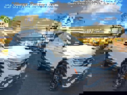 Used 2022 Volkswagen Tiguan SE w/ Panoramic Sunroof Package image 1