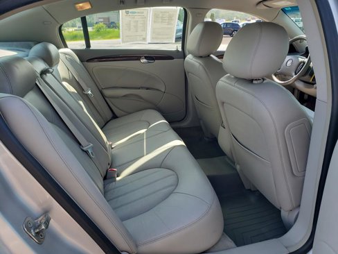 Used 2011 Buick Lucerne CXL image 17