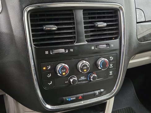 Used 2017 Dodge Grand Caravan SE w/ UConnect Hands-Free Group image 20